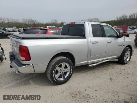 ✅ 2010 Dodge 1500 SLT • VIN: 1D7RB1GT6AS247249 • Lot: 52566815. Wystawiony na Copart z przebiegiem 136 066 mil. Bezpłatny archiwum sprzedaży aukcyjnych z USA i szczegółowy raport historii pojazdu na DreamBid. Zdjęcie 3.