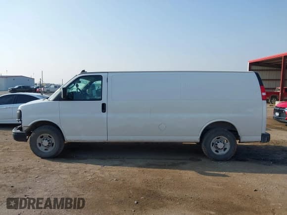 ✅ 2017 Chevrolet Express Cargo • VIN: 1GCWGBFF1H1136625 • Lot: 43149664. Listed on IAAI with 207,694 mi. Free auction sales archive from the USA and detailed vehicle history report at DreamBid. Image 15.