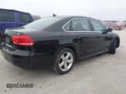 ✅ 2013 Volkswagen Passat SE • VIN: 1VWBP7A36DC073252 • Lot: 43928171. Wystawiony na IAAI z przebiegiem 113 584 mil. Bezpłatny archiwum sprzedaży aukcyjnych z USA i szczegółowy raport historii pojazdu na DreamBid. Zdjęcie 4.