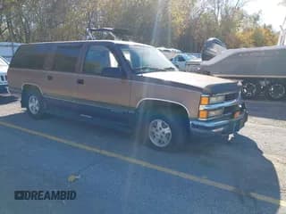 ✅ 1994 Chevrolet Suburban • VIN: 1GNEC16K3RJ385287 • Лот: 43567992. Опубликован ранее на IAAI с пробегом 120 579 миль. Бесплатный доступ к архиву аукционных продаж из США и подробный отчёт об истории автомобиля на DreamBid. Изображение 1.