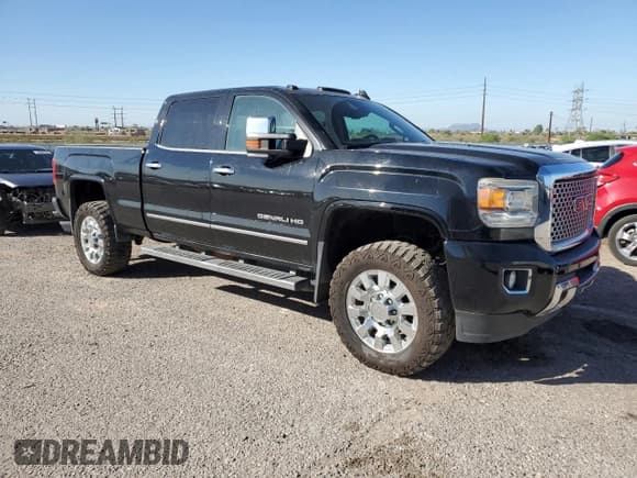 ✅ 2015 GMC Sierra 2500HD Denali • VIN: 1GT120E88FF538321 • Lot: 80890835. Wystawiony na Copart z przebiegiem 218 002 mil. Bezpłatny archiwum sprzedaży aukcyjnych z USA i szczegółowy raport historii pojazdu na DreamBid. Zdjęcie 4.