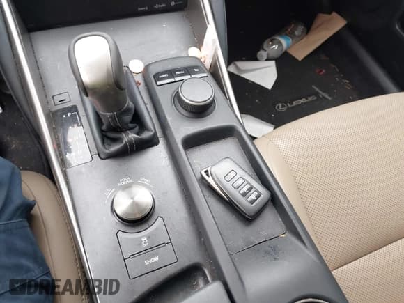 ✅ 2017 Lexus IS 200t • VIN: JTHBA1D22H5049186 • Лот: 41522008. Опубликован ранее на IAAI с пробегом 102 470 миль. Бесплатный доступ к архиву аукционных продаж из США и подробный отчёт об истории автомобиля на DreamBid. Изображение 11.