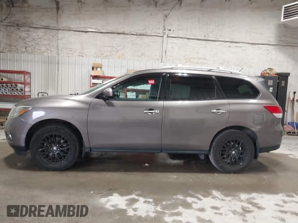 ✅ 2014 Nissan Pathfinder SV • VIN: 5N1AR2MM7EC725129 • Lot: 43114808. Listed on IAAI with 45,061 mi. Free auction sales archive from the USA and detailed vehicle history report at DreamBid. Image 14.