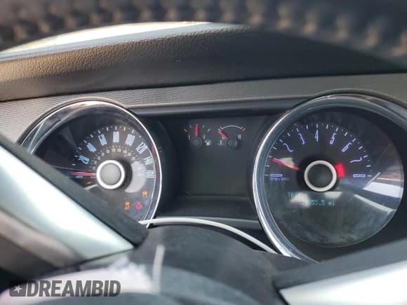 ✅ 2014 Ford Mustang V6 • VIN: 1ZVBP8AM0E5274262 • Лот: 82418225. Опубликован ранее на Copart с пробегом 159 355 миль. Бесплатный доступ к архиву аукционных продаж из США и подробный отчёт об истории автомобиля на DreamBid. Изображение 9.