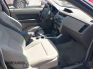 ✅ 2008 Ford Focus S • VIN: 1FAHP32N68W270406 • Lot: 42530731. Wystawiony na IAAI z przebiegiem 214 700 mil. Bezpłatny archiwum sprzedaży aukcyjnych z USA i szczegółowy raport historii pojazdu na DreamBid. Zdjęcie 5.