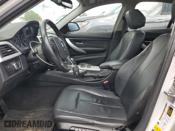 ✅ 2013 BMW 3 Series 328i xDrive • VIN: WBA3B3C59DF539667 • Lot: 60927645. Wystawiony na Copart z przebiegiem 140 698 mil. Bezpłatny archiwum sprzedaży aukcyjnych z USA i szczegółowy raport historii pojazdu na DreamBid. Zdjęcie 7.