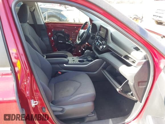 ✅ 2023 Toyota Highlander L • VIN: 5TDKDRAHXPS509316 • Lot: 42674115. Wystawiony na IAAI z przebiegiem 6 121 mil. Bezpłatny archiwum sprzedaży aukcyjnych z USA i szczegółowy raport historii pojazdu na DreamBid. Zdjęcie 5.