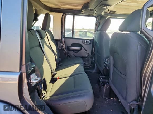 ✅ 2018 Jeep Wrangler Unlimited Sport S • VIN: 1C4HJXDG2JW246160 • Лот: 85196775. Опубликован ранее на Copart с пробегом 78 442 миль. Бесплатный доступ к архиву аукционных продаж из США и подробный отчёт об истории автомобиля на DreamBid. Изображение 11.