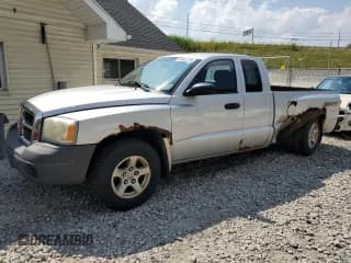 ✅ 2007 Dodge Dakota ST • VIN: 1D7HE22K77S214793 • Лот: 69082735. Опубликован ранее на Copart с пробегом 141 217 миль. Бесплатный доступ к архиву аукционных продаж из США и подробный отчёт об истории автомобиля на DreamBid. Изображение 1.