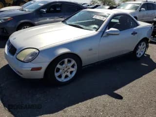 ✅ 2000 Mercedes-Benz SLK 230 Kompressor • VIN: WDBKK47F8YF154709 • Лот: 65714625. Опубликован ранее на Copart с пробегом 157 682 миль. Бесплатный доступ к архиву аукционных продаж из США и подробный отчёт об истории автомобиля на DreamBid. Изображение 1.