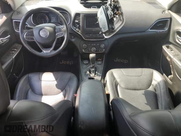 ✅ 2021 Jeep Cherokee Latitude Lux • VIN: 1C4PJMMX3MD124451 • Лот: 68921585. Опубликован ранее на Copart с пробегом 49 390 миль. Бесплатный доступ к архиву аукционных продаж из США и подробный отчёт об истории автомобиля на DreamBid. Изображение 8.