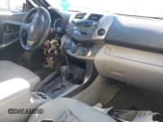 ✅ 2010 Toyota RAV4 • VIN: 2T3JF4DV2AW039007 • Лот: 43859315. Опубликован ранее на IAAI с пробегом 108 655 миль. Бесплатный доступ к архиву аукционных продаж из США и подробный отчёт об истории автомобиля на DreamBid. Изображение 5.