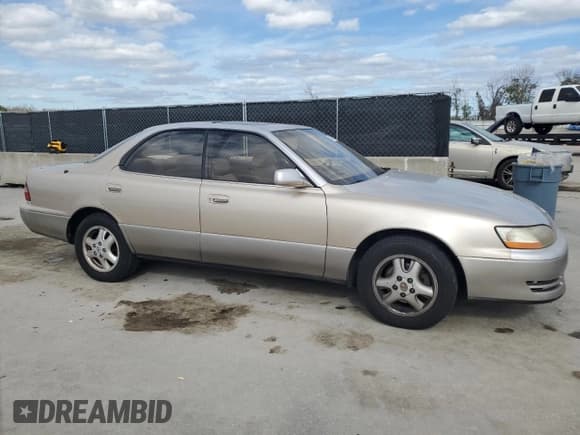✅ 1995 Lexus ES 300 • VIN: JT8GK13T9S0106923 • Lot: 42738215. Wystawiony na Copart z przebiegiem 157 383 mil. Bezpłatny archiwum sprzedaży aukcyjnych z USA i szczegółowy raport historii pojazdu na DreamBid. Zdjęcie 4.