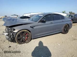 ✅ 2022 BMW M5 • VIN: WBS83CH03NCH66564 • Лот: 74811394. Опубликован ранее на Copart с пробегом 25 036 миль. Бесплатный доступ к архиву аукционных продаж из США и подробный отчёт об истории автомобиля на DreamBid. Изображение 1.