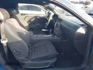 2010 Dodge Challenger SE z VIN 2B3CJ4DV0AH261554, wystawiony jako IAAI lot #43384171 z przebiegiem 147 344 mil mil oraz . Historia ofert i sprzedaży dostępna na DreamBid. Obrazek 5.