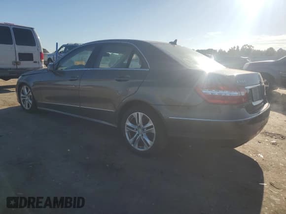 ✅ 2011 Mercedes-Benz E 550 Luxury • VIN: WDDHF9AB7BA411288 • Лот: 70736355. Опубликован ранее на Copart с пробегом 111 637 миль. Бесплатный доступ к архиву аукционных продаж из США и подробный отчёт об истории автомобиля на DreamBid. Изображение 2.