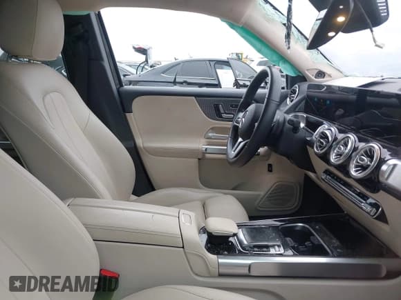 ✅ 2020 Mercedes-Benz GLB 250 • VIN: WDC4M4GB7LW007088 • Lot: 42412377. Wystawiony na IAAI z przebiegiem 44 480 mil. Bezpłatny archiwum sprzedaży aukcyjnych z USA i szczegółowy raport historii pojazdu na DreamBid. Zdjęcie 5.