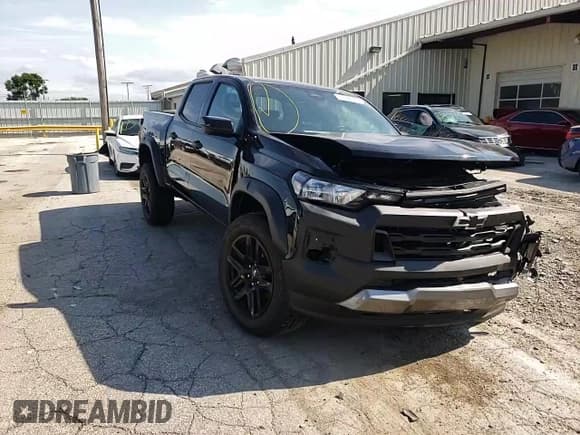 ✅ 2023 Chevrolet Colorado 4WD Trail Boss • VIN: 1GCPTEEK6P1216050 • Лот: 65768384. Опубликован ранее на Copart с пробегом 11 070 миль. Бесплатный доступ к архиву аукционных продаж из США и подробный отчёт об истории автомобиля на DreamBid. Изображение 11.