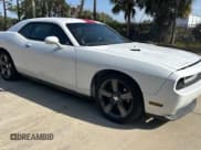 ✅ 2013 Dodge Challenger SXT • VIN: 2C3CDYAG3DH530786 • Lot: 87635065. Wystawiony na Copart z przebiegiem 134 828 mil. Bezpłatny archiwum sprzedaży aukcyjnych z USA i szczegółowy raport historii pojazdu na DreamBid. Zdjęcie 1.