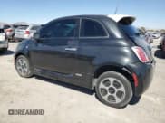 ✅ 2013 FIAT 500e • VIN: 3C3CFFGE3DT681607 • Lot: 68630165. Wystawiony na Copart z przebiegiem 76 319 mil. Bezpłatny archiwum sprzedaży aukcyjnych z USA i szczegółowy raport historii pojazdu na DreamBid. Zdjęcie 2.