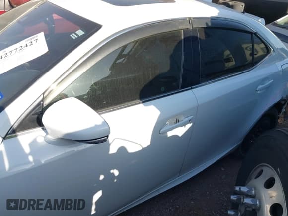 ✅ 2017 Lexus IS 200t • VIN: JTHBA1D28H5056840 • Lot: 42772427. Wystawiony na IAAI z przebiegiem 111 914 mil. Bezpłatny archiwum sprzedaży aukcyjnych z USA i szczegółowy raport historii pojazdu na DreamBid. Zdjęcie 14.