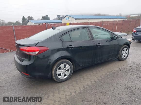 ✅ 2017 Kia Forte LX • VIN: 3KPFK4A78HE095370 • Lot: 43751295. Wystawiony na IAAI z przebiegiem 154 780 mil. Bezpłatny archiwum sprzedaży aukcyjnych z USA i szczegółowy raport historii pojazdu na DreamBid. Zdjęcie 4.