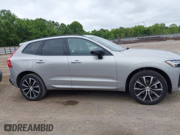 ✅ 2025 Volvo XC60 Plus • VIN: YV4M12RC5S1149246 • Лот: 42533801. Опубликован ранее на IAAI с пробегом 5 600 миль. Бесплатный доступ к архиву аукционных продаж из США и подробный отчёт об истории автомобиля на DreamBid. Изображение 13.