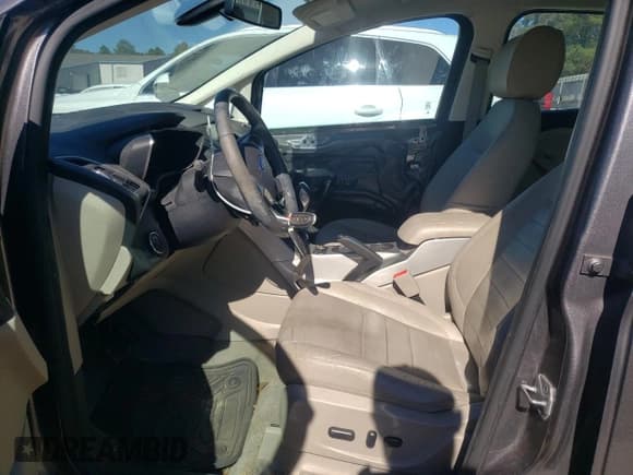 ✅ 2013 Ford C-Max SEL • VIN: 1FADP5CU9DL551353 • Lot: 92097545. Wystawiony na Copart z przebiegiem 110 380 mil. Bezpłatny archiwum sprzedaży aukcyjnych z USA i szczegółowy raport historii pojazdu na DreamBid. Zdjęcie 7.