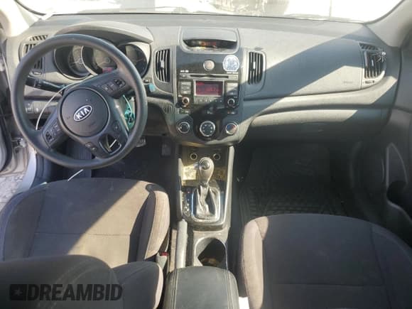 ✅ 2011 Kia Forte EX • VIN: KNAFU6A25B5413682 • Lot: 81229935. Wystawiony na Copart z przebiegiem 159 100 mil. Bezpłatny archiwum sprzedaży aukcyjnych z USA i szczegółowy raport historii pojazdu na DreamBid. Zdjęcie 8.