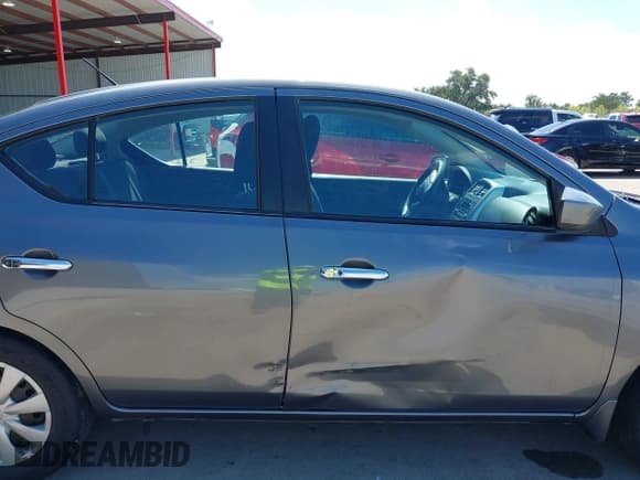 ✅ 2017 Nissan Versa SV • VIN: 3N1CN7AP3HL893544 • Lot: 43207958. Listed on IAAI with 81,221 mi. Free auction sales archive from the USA and detailed vehicle history report at DreamBid. Image 13.