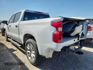 2023 Chevrolet Silverado 1500 Custom z VIN 3GCPABEK9PG109354, wystawiony jako Copart lot #42361005 z przebiegiem 57 974 mil mil oraz Szkoda całkowita • Salvage title. Historia ofert i sprzedaży dostępna na DreamBid. Obrazek 2.