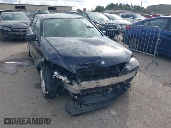 ✅ 2011 Mercedes-Benz C 300 Sport • VIN: WDDGF5EB1BR169999 • Lot: 43692775. Wystawiony na IAAI z przebiegiem 316 396 mil. Bezpłatny archiwum sprzedaży aukcyjnych z USA i szczegółowy raport historii pojazdu na DreamBid. Zdjęcie 6.