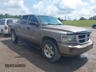 ✅ 2010 Dodge Dakota Bighorn/Lonestar • VIN: 1D7CW3GK3AS130838 • Lot: 42473115. Wystawiony na IAAI z przebiegiem 205 215 mil. Bezpłatny archiwum sprzedaży aukcyjnych z USA i szczegółowy raport historii pojazdu na DreamBid. Zdjęcie 1.