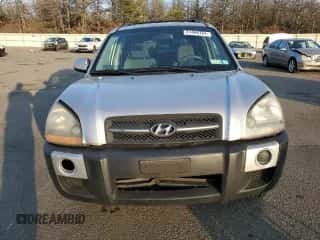 2009 Hyundai Tucson GLS z VIN KM8JM12B29U977896, wystawiony jako Copart lot #81466764 z przebiegiem 168 214 mil mil oraz Szkoda całkowita • Salvage title. Historia ofert i sprzedaży dostępna na DreamBid. Obrazek 5.