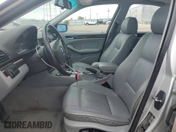 2000 BMW 3 Series 323i with VIN WBAAM3335YCA86464, listed as a Copart auction lot 61687574 with 151,447 mi miles and Salvage title. Bid and sale history available at DreamBid. Image 7.