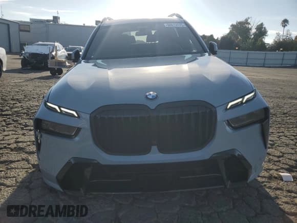 ✅ 2024 BMW X7 xDrive40i • VIN: 5UX23EM02R9S43257 • Lot: 90613175. Wystawiony na Copart z przebiegiem 30 303 mil. Bezpłatny archiwum sprzedaży aukcyjnych z USA i szczegółowy raport historii pojazdu na DreamBid. Zdjęcie 5.