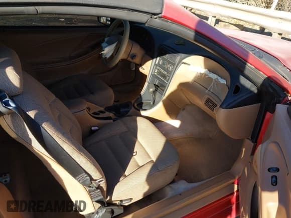 ✅ 1998 Ford Mustang • VIN: 1FAFP4443WF238785 • Lot: 43709141. Wystawiony na IAAI z przebiegiem 140 628 mil. Bezpłatny archiwum sprzedaży aukcyjnych z USA i szczegółowy raport historii pojazdu na DreamBid. Zdjęcie 5.