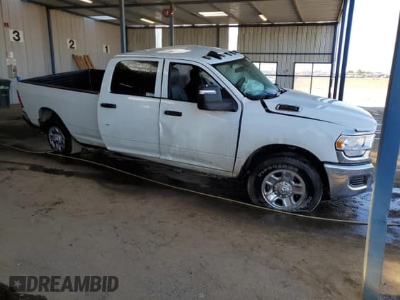 ✅ 2024 Ram 2500 Tradesman • VIN: 3C6UR5HJ3RG152128 • Lot: 59381744. Wystawiony na Copart z przebiegiem Nie podano. Bezpłatny archiwum sprzedaży aukcyjnych z USA i szczegółowy raport historii pojazdu na DreamBid. Zdjęcie 4.
