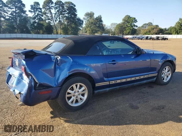 ✅ 2007 Ford Mustang Deluxe • VIN: 1ZVFT84N075280423 • Lot: 82774525. Listed on Copart with 193,579 mi. Free auction sales archive from the USA and detailed vehicle history report at DreamBid. Image 3.