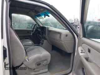 2000 Chevrolet Silverado 2500 LT z VIN 1GCGK29U5YE396273, wystawiony jako IAAI lot #41957044 z przebiegiem 93 031 mil mil oraz . Historia ofert i sprzedaży dostępna na DreamBid. Obrazek 5.