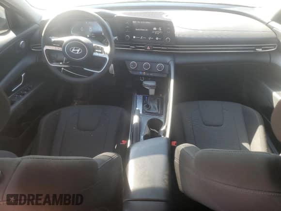 2025 Hyundai Elantra SE с VIN KMHLL4DG7SU876140, выставлен на аукционе Copart как лот 81909855 с пробегом 25 103 миль миль и Списание • Salvage title. История ставок и продаж доступна на DreamBid. Изображение 8.