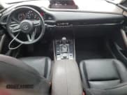 ✅ 2020 Mazda CX-30 Premium • VIN: 3MVDMAEM7LM138769 • Lot: 55449175. Wystawiony na Copart z przebiegiem Nie podano. Bezpłatny archiwum sprzedaży aukcyjnych z USA i szczegółowy raport historii pojazdu na DreamBid. Zdjęcie 8.