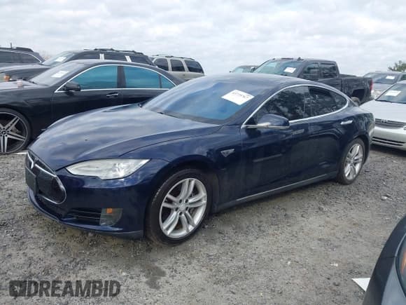 ✅ 2013 Tesla Model S • VIN: 5YJSA1AG8DFP11461 • Лот: 43775767. Опубликован ранее на IAAI с пробегом 76 723 миль. Бесплатный доступ к архиву аукционных продаж из США и подробный отчёт об истории автомобиля на DreamBid. Изображение 15.