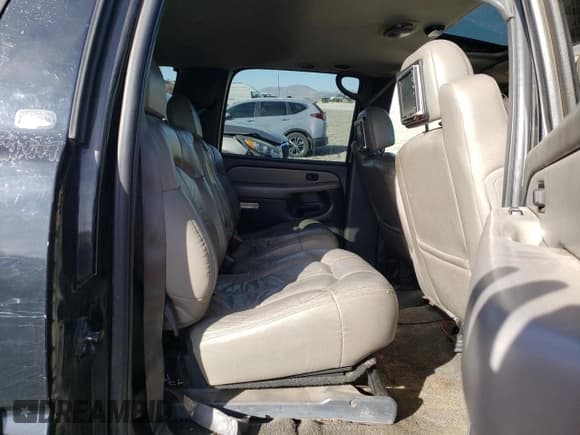 ✅ 2002 Chevrolet Suburban LT • VIN: 1GNFK16T02J261631 • Лот: 46933875. Опубликован ранее на Copart с пробегом Не указан. Бесплатный доступ к архиву аукционных продаж из США и подробный отчёт об истории автомобиля на DreamBid. Изображение 11.