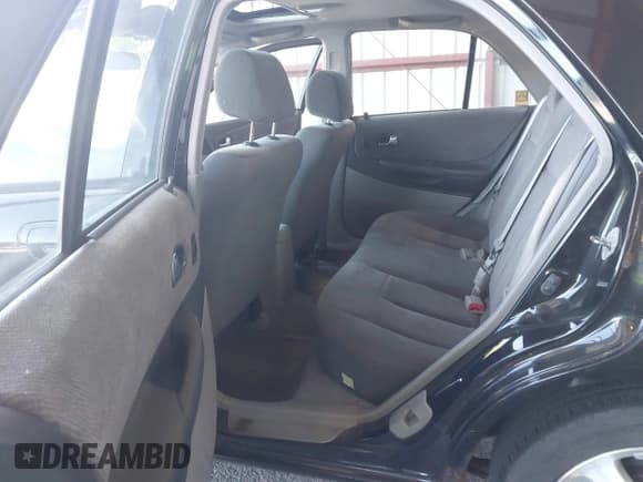 ✅ 2001 Mazda Protege LX • VIN: JM1BJ225210492624 • Lot: 43017930. Wystawiony na IAAI z przebiegiem 111 844 mil. Bezpłatny archiwum sprzedaży aukcyjnych z USA i szczegółowy raport historii pojazdu na DreamBid. Zdjęcie 8.