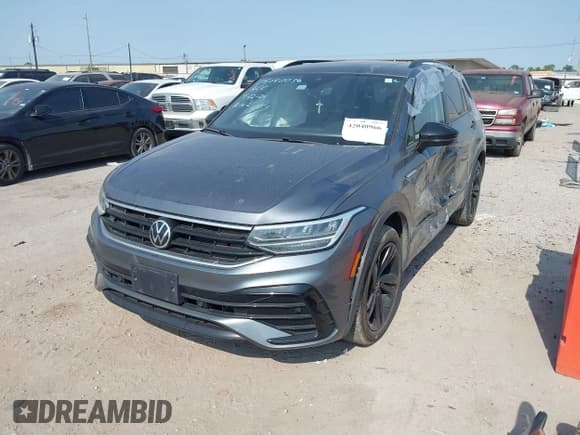 ✅ 2024 Volkswagen Tiguan SE R-Line Black • VIN: 3VVCB7AX3RM072205 • Lot: 42040966. Listed on IAAI with 13,773 mi. Free auction sales archive from the USA and detailed vehicle history report at DreamBid. Image 18.