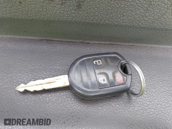 ✅ 2011 Ford F-250 XL • VIN: 1FT7X2B61BEB00699 • Lot: 42662479. Wystawiony na IAAI z przebiegiem 148 483 mil. Bezpłatny archiwum sprzedaży aukcyjnych z USA i szczegółowy raport historii pojazdu na DreamBid. Zdjęcie 11.