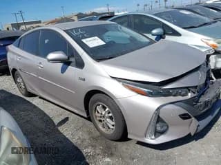 ✅ 2021 Toyota Prius LE • VIN: JTDKAMFP5M3167430 • Lot: 42462853. Wystawiony na IAAI z przebiegiem 70 492 mil. Bezpłatny archiwum sprzedaży aukcyjnych z USA i szczegółowy raport historii pojazdu na DreamBid. Zdjęcie 1.