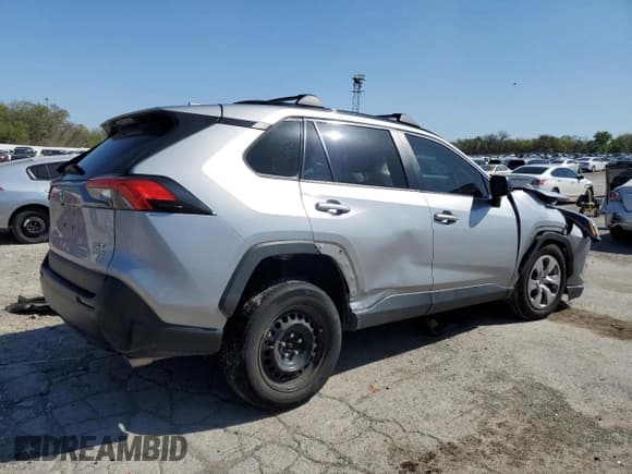 ✅ 2021 Toyota RAV4 LE • VIN: 2T3F1RFV0MW232498 • Лот: 52153165. Опубликован ранее на Copart с пробегом Не указан. Бесплатный доступ к архиву аукционных продаж из США и подробный отчёт об истории автомобиля на DreamBid. Изображение 3.