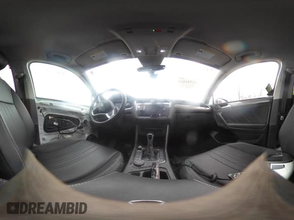 ✅ 2023 Volkswagen Tiguan SE • VIN: 3VV2B7AX8PM062519 • Lot: 41541819. Wystawiony na IAAI z przebiegiem 93 873 mil. Bezpłatny archiwum sprzedaży aukcyjnych z USA i szczegółowy raport historii pojazdu na DreamBid. Zdjęcie 19.